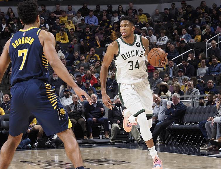  小萨博尼斯三双神迹，步行者爆冷胜雄鹿  