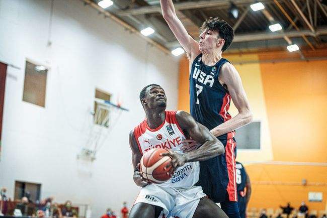  雷霆新秀霍姆格伦盖帽数领跑全联盟  