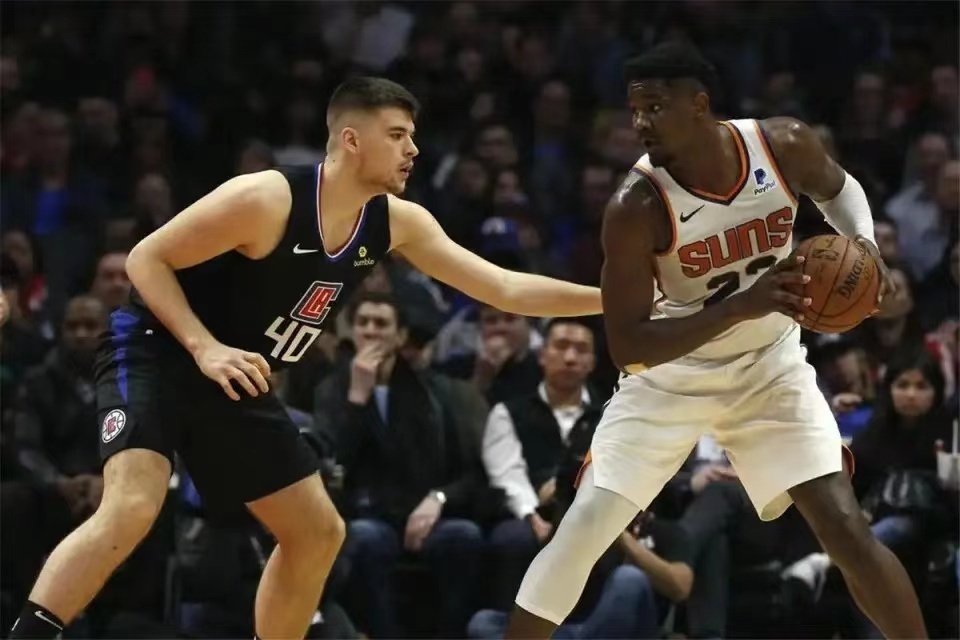  艾顿护框能力凸显开拓者击败火箭